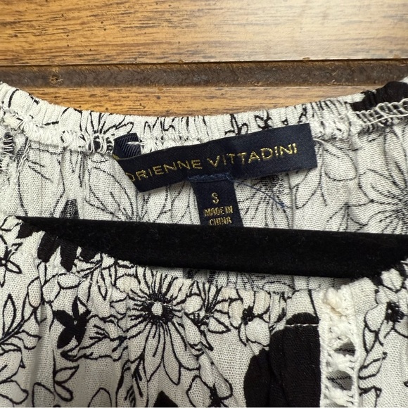 Adrienne Vittadini size small Black & White Puff Sleeve Blouse with3/4 Sleeves - Picture 5 of 6